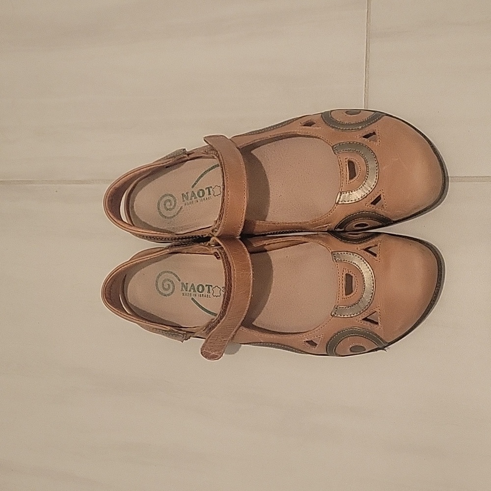 MINT- NAOT by Teva Maryjane Tan 🐫 camel 39 athletic shoe Rongo
